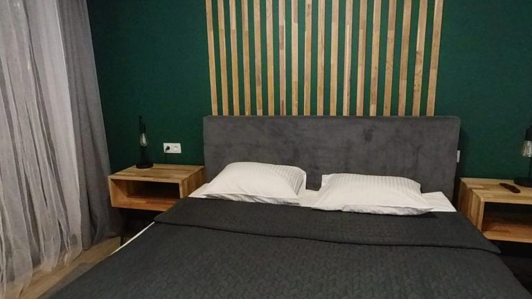 Evergreen Apartment: dormitorul